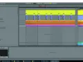Ableton Live 10 z widocznym faderem głośności na ścieżce "Kick". To narzędzie pozwala regulować poziom dźwięku.