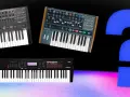 Synteza subtraktywna: trzy syntezatory, w tym dwa Arturia Minibrute 2 i Korg Kross, obok wielkiego znaku zapytania.