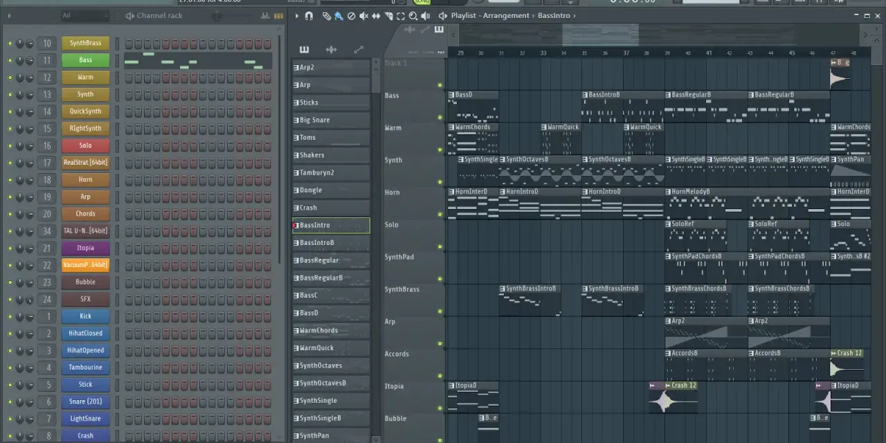 Sekwencer FL Studio z widocznym projektem "BassIntro", pełnym ścieżek syntezatorów i sampli.