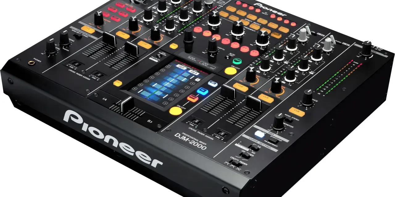 Profesjonalny mikser DJM-2000 Pioneer. Ten sprzęt to marzenie każdego DJ-a, który chce tworzyć niesamowite sety.