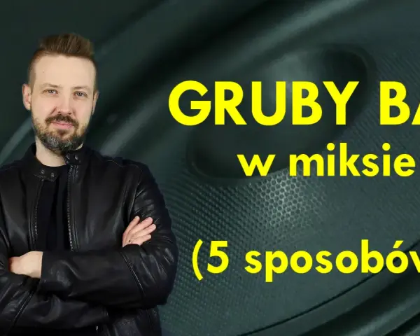 Mężczyzna w czarnej kurtce stoi przed głośnikiem. Żółty napis głosi: "GRUBY BAS w miksie (5 sposobów)".